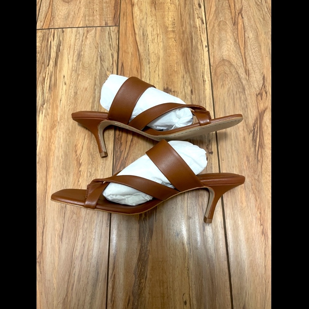 NIB Boden Toe Post Kitten Heel Sandal in Tan - Picture 9 of 13